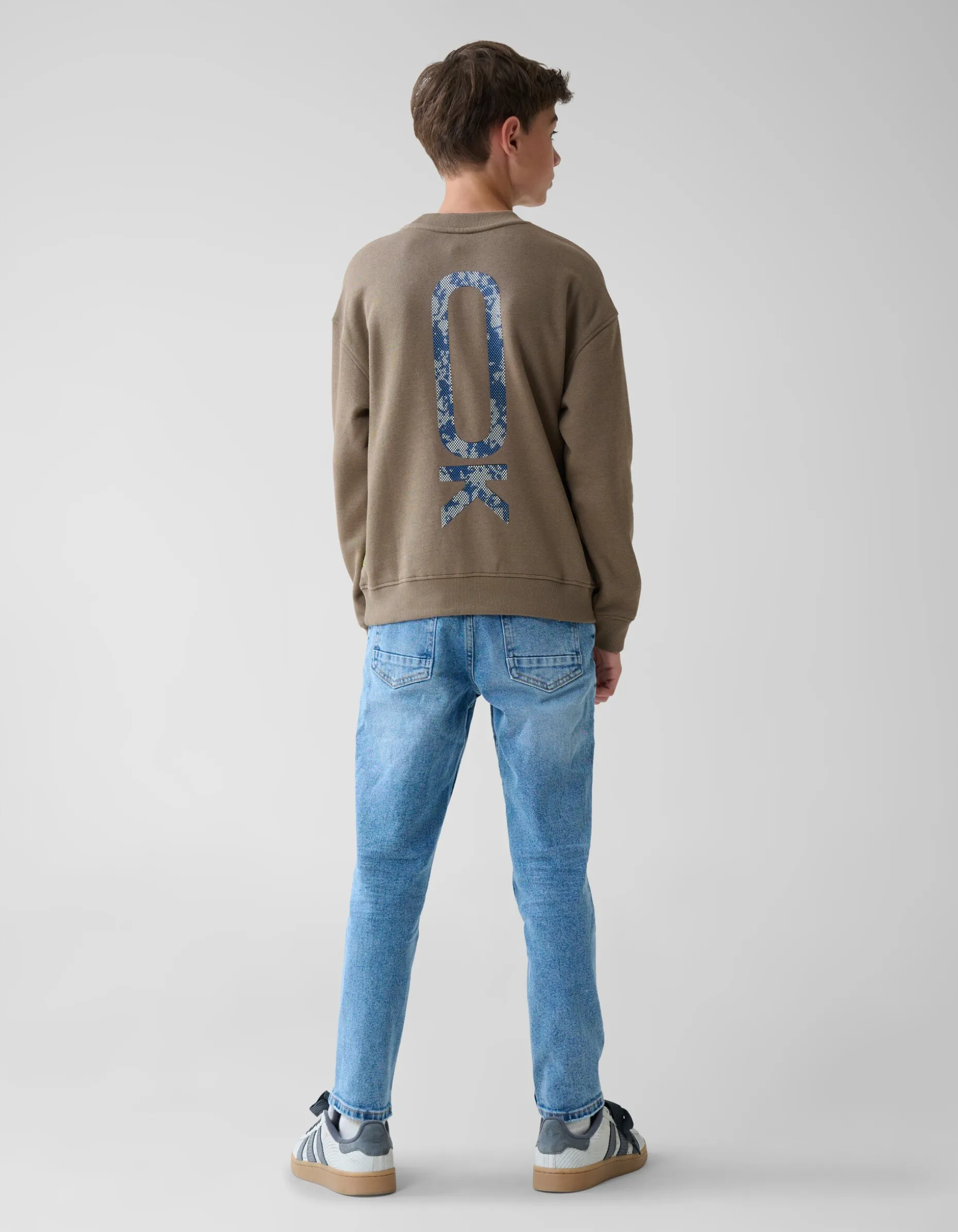 Artwork Sweater Bruin