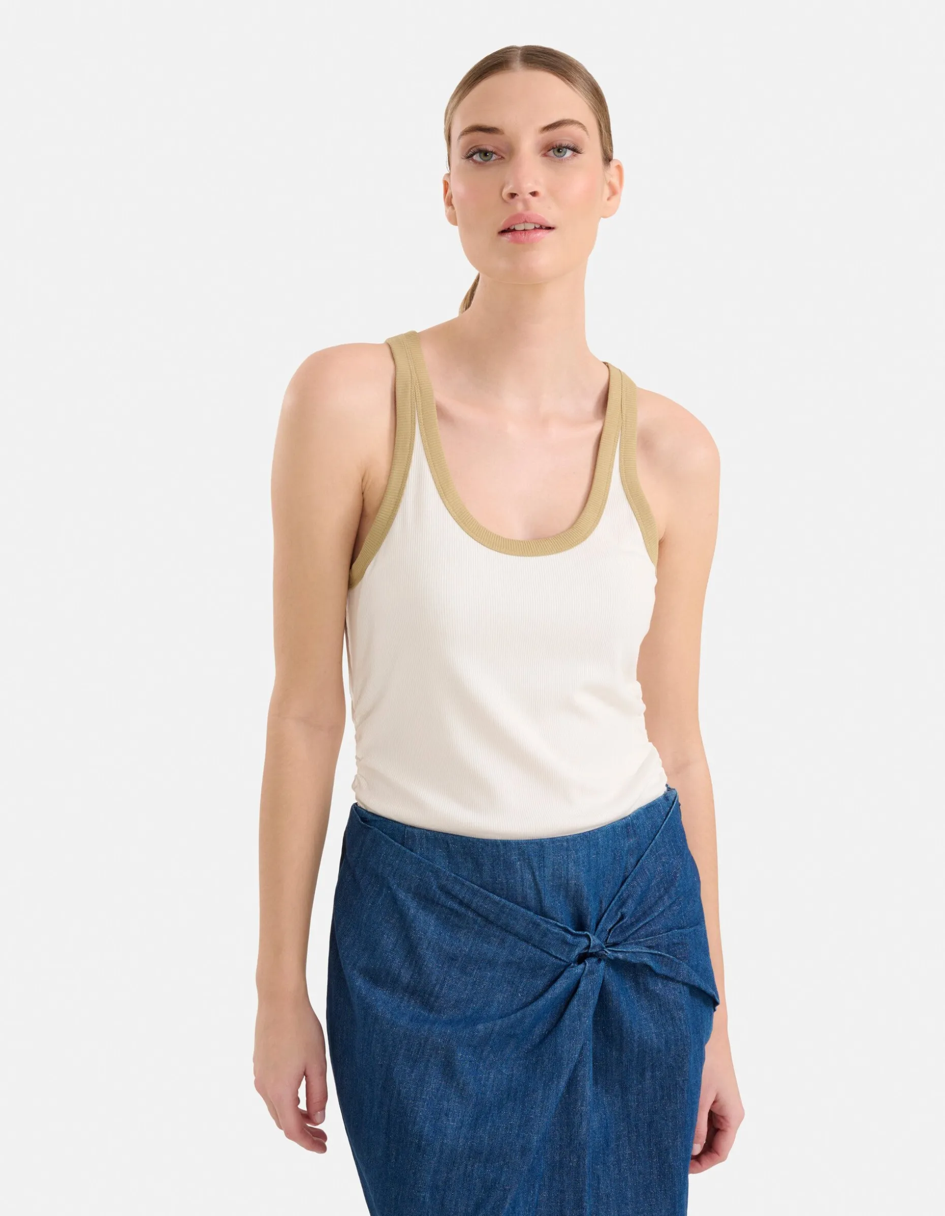 Contrast Tanktop Gebroken Wit By Mieke