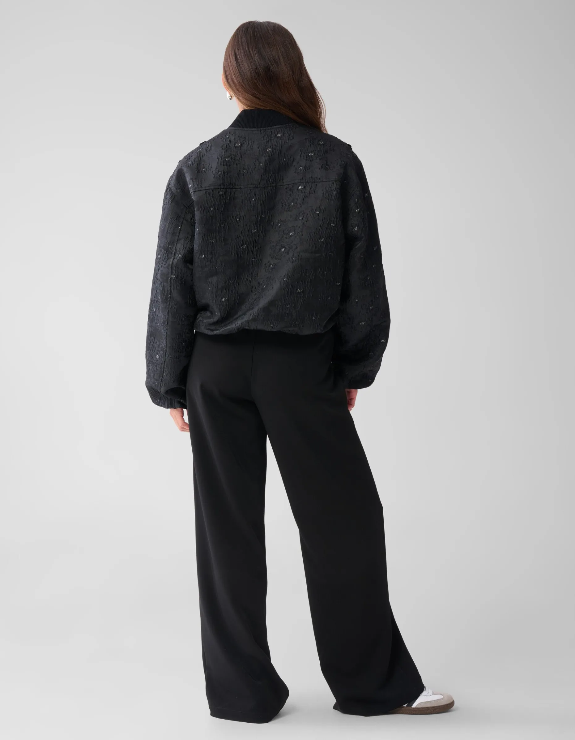 Flower Embellished Bomber Zwart