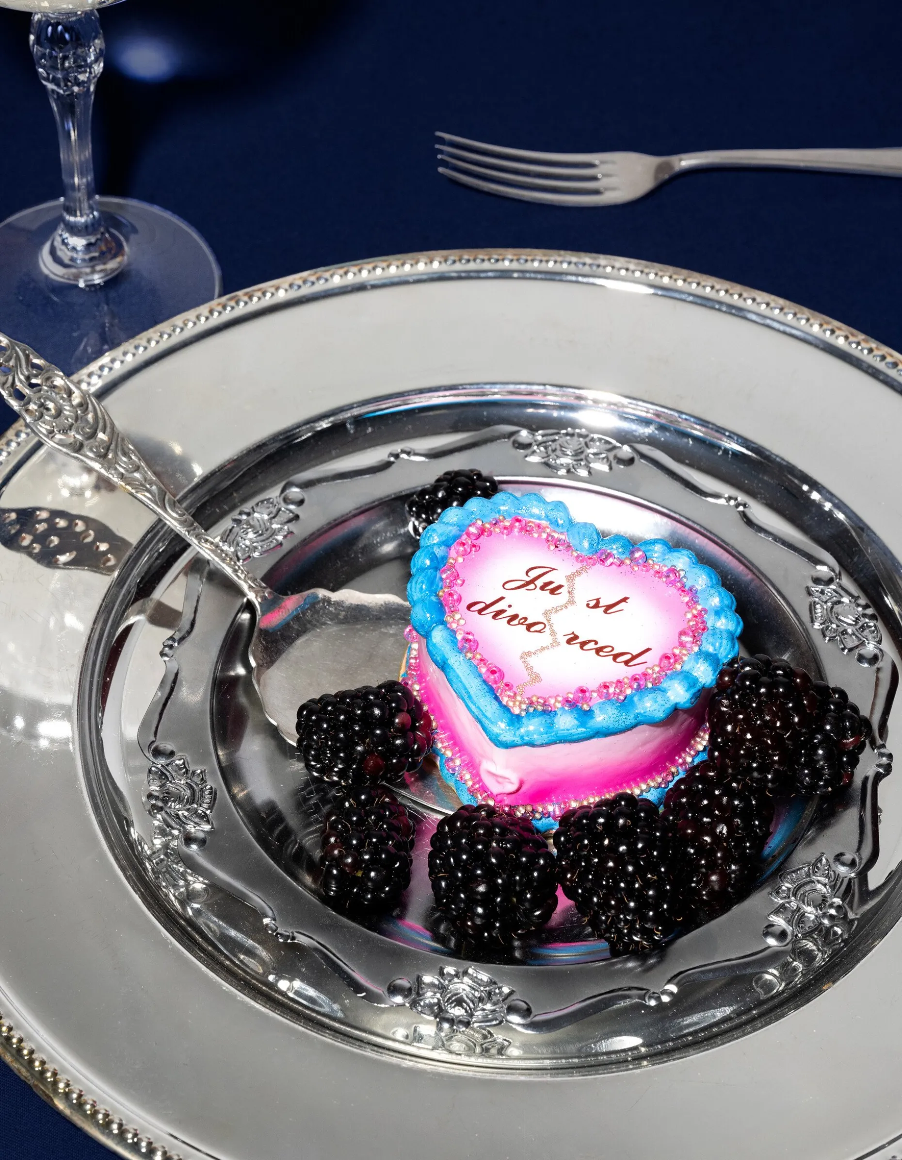 Just Divorced Kerstbal Roze By Fred