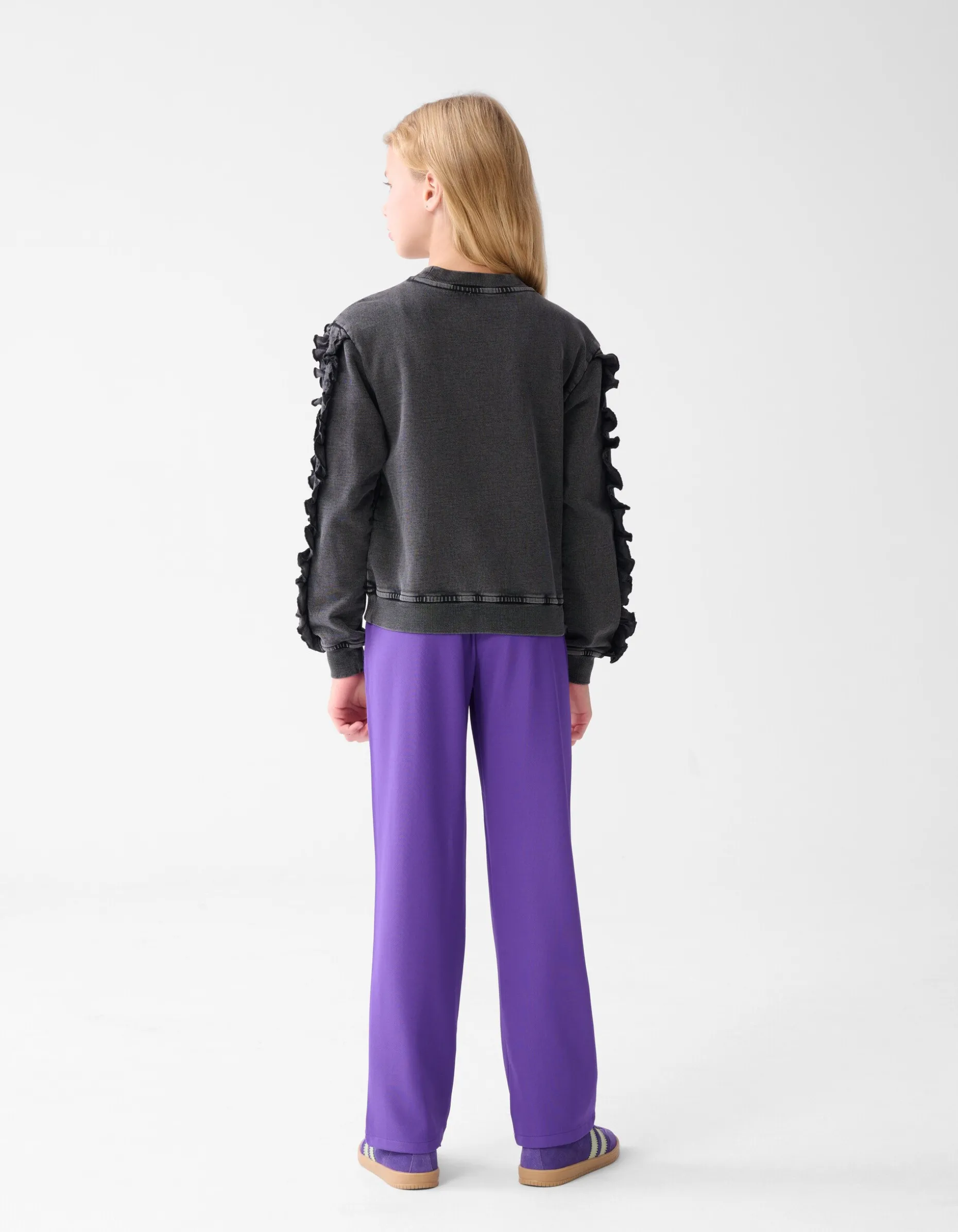 Ruffle Embroidery Sweater Donkergrijs