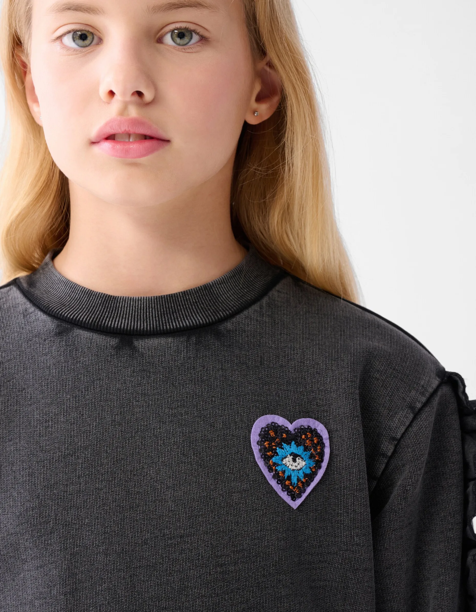 Ruffle Embroidery Sweater Donkergrijs