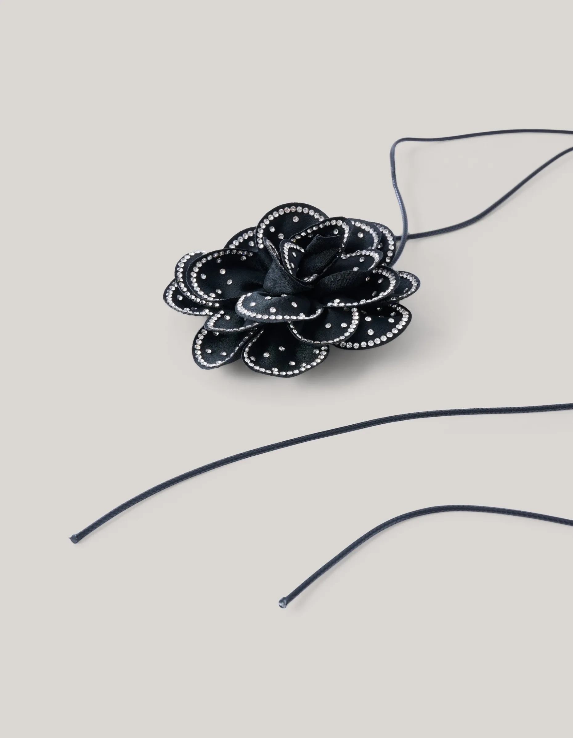 Strass Bloem Ketting Zwart By Lizzy