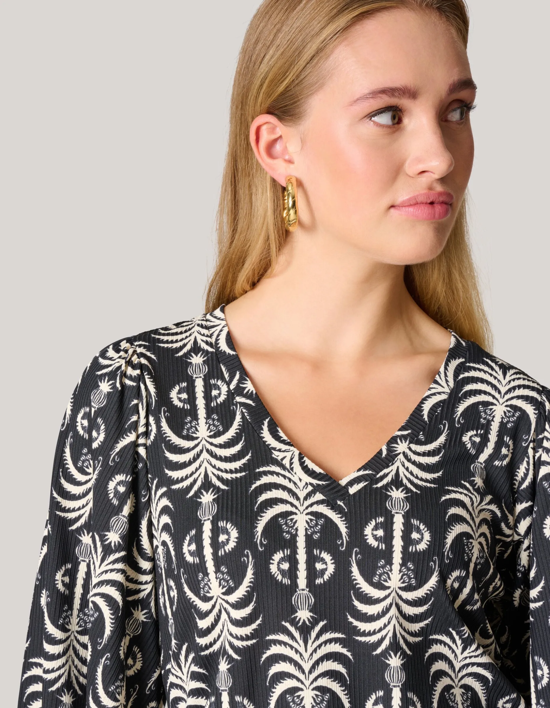 Swirl Oval Hoop Oorbellen Goud